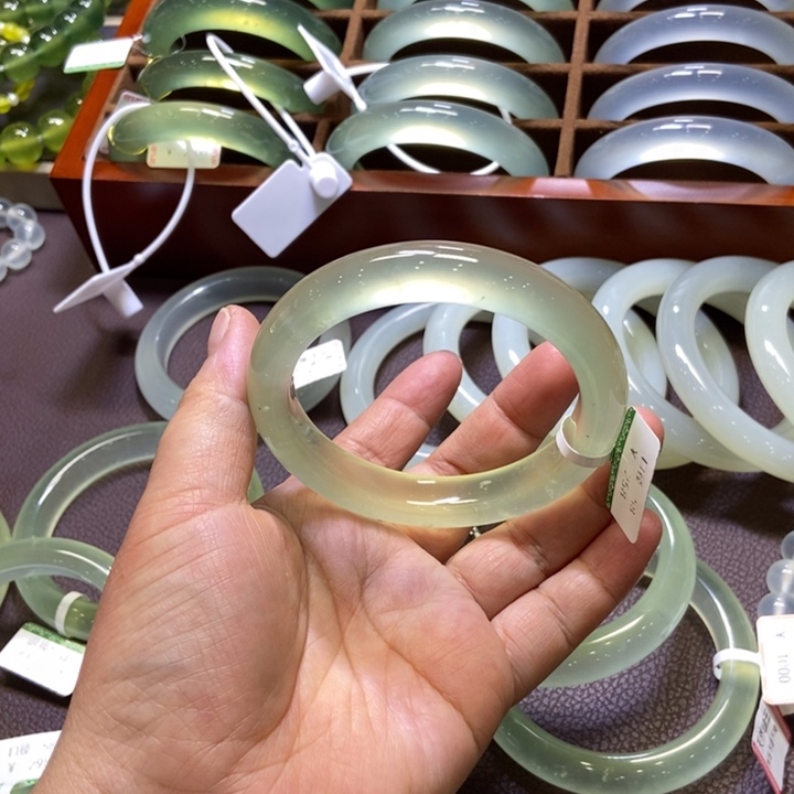 蛇纹石玉未镶嵌手镯58