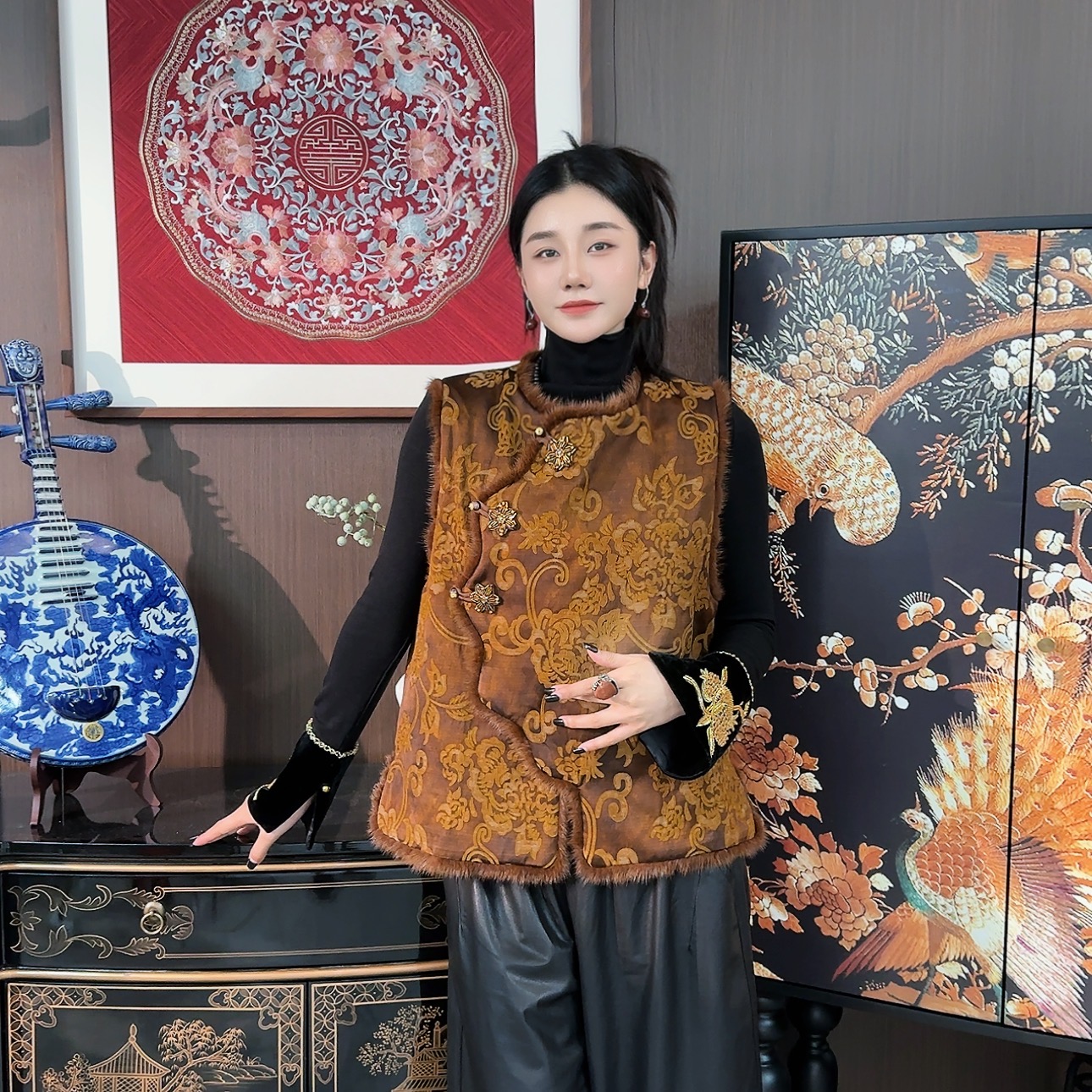 Betty Bairn【熔光灿澜】 国风真丝羊毛设计拼水貂毛加棉马甲A6176