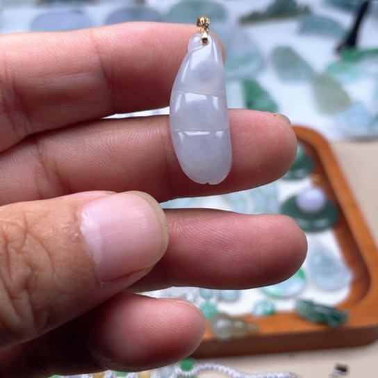 翡翠未镶嵌颈饰翡翠豆子