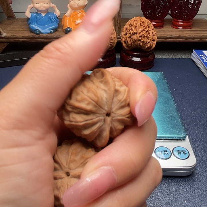 文玩核桃手串lon但愿吧