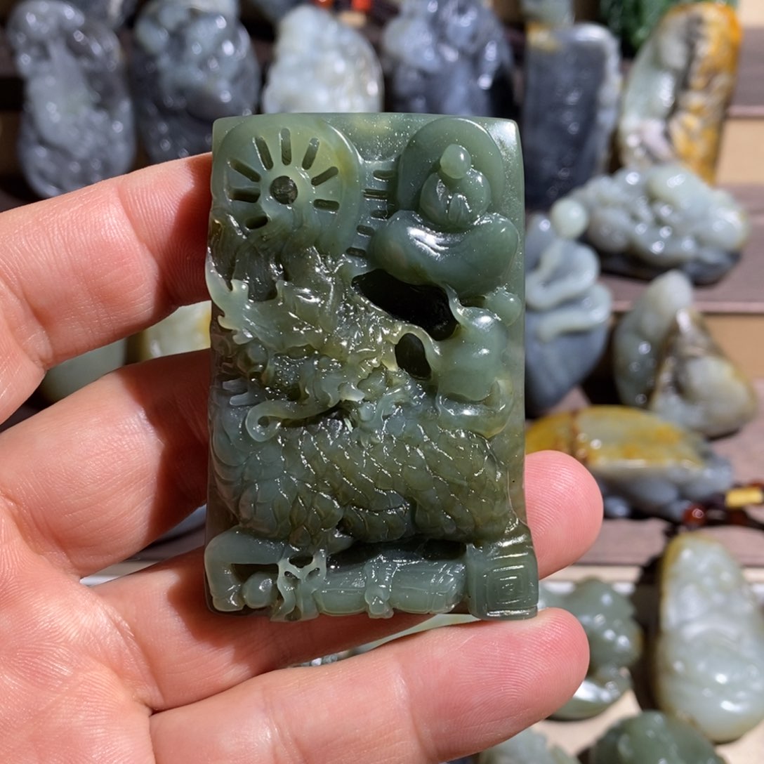 和田玉把件未镶嵌薄****。