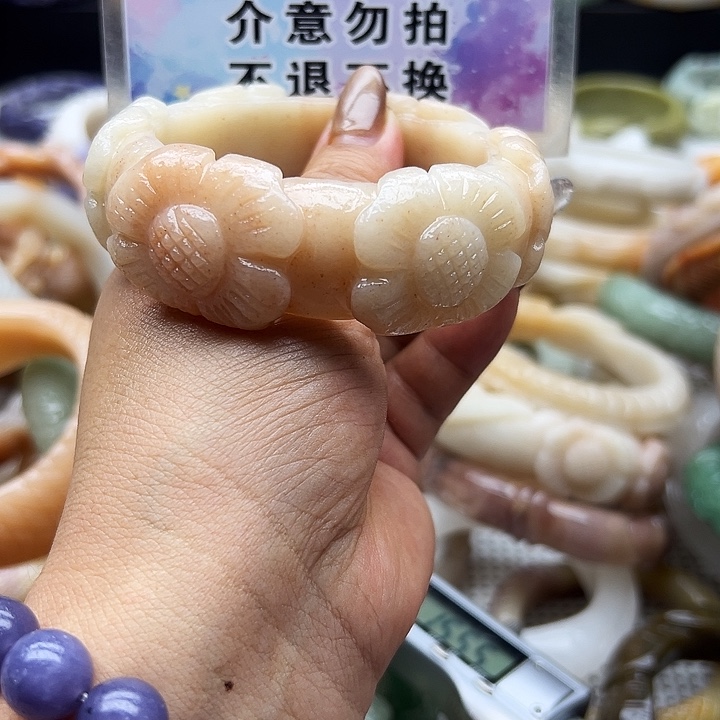 未镶嵌手镯石英岩玉