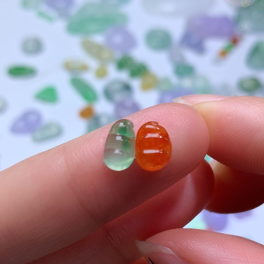 翡翠未镶嵌颈饰豆