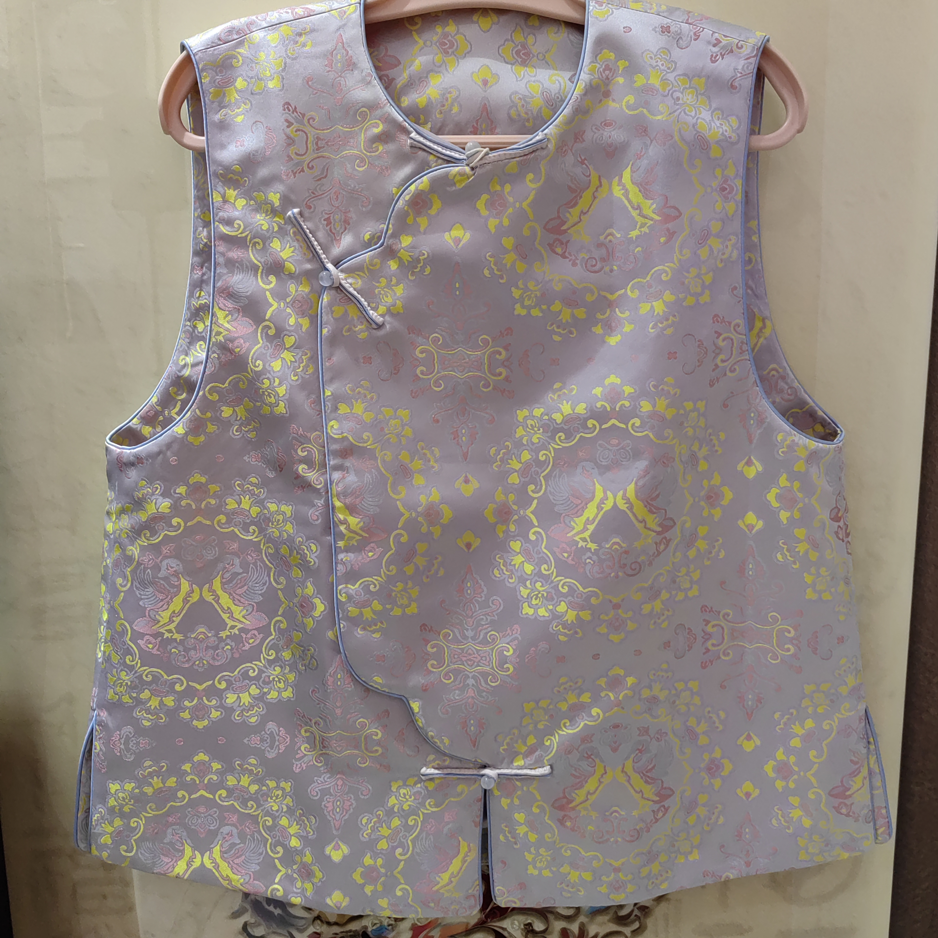 新中式圆领偏襟提花缎马甲