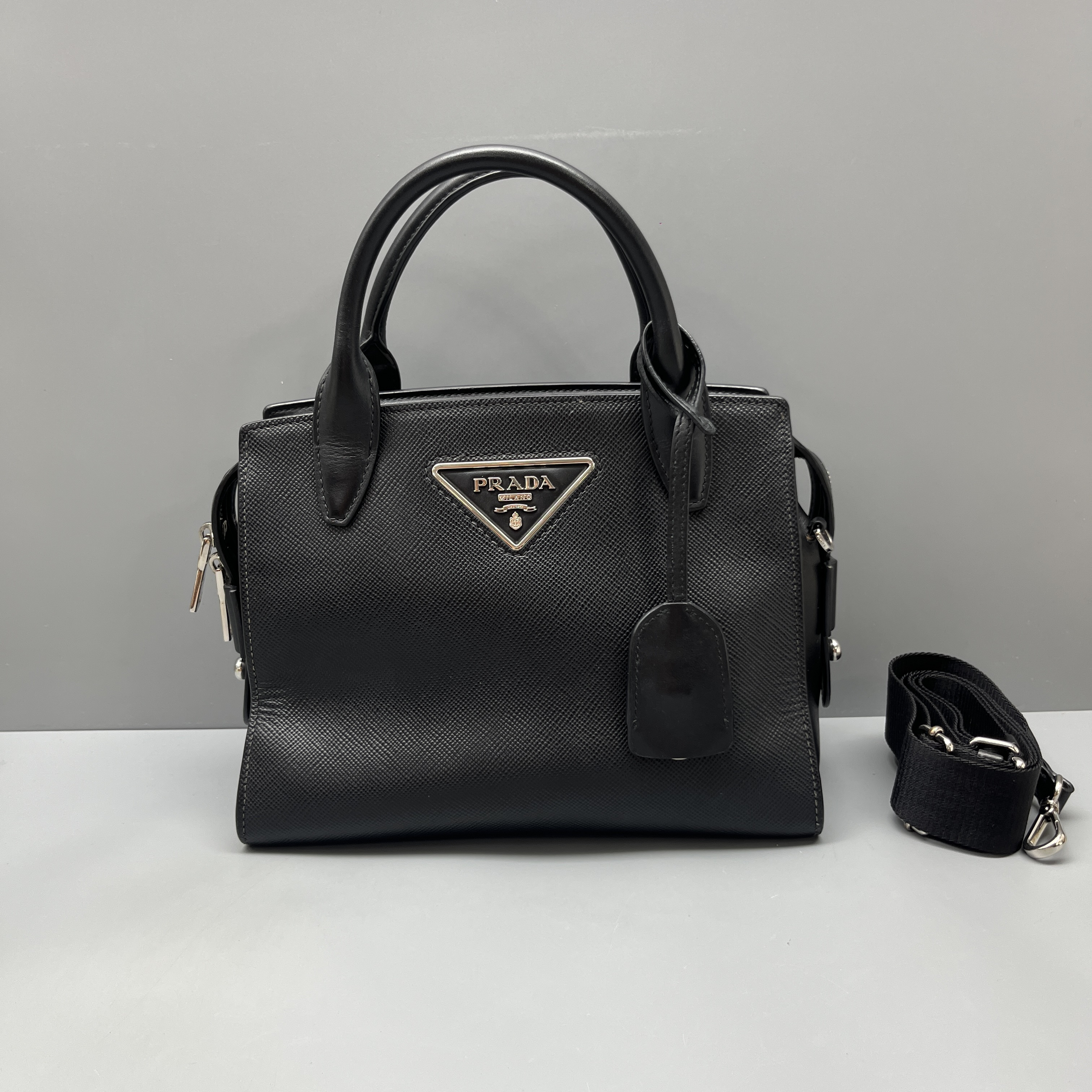 95新 Prada/普拉达 黑色三角标十字纹通勤包 尺寸26*19 SV17323