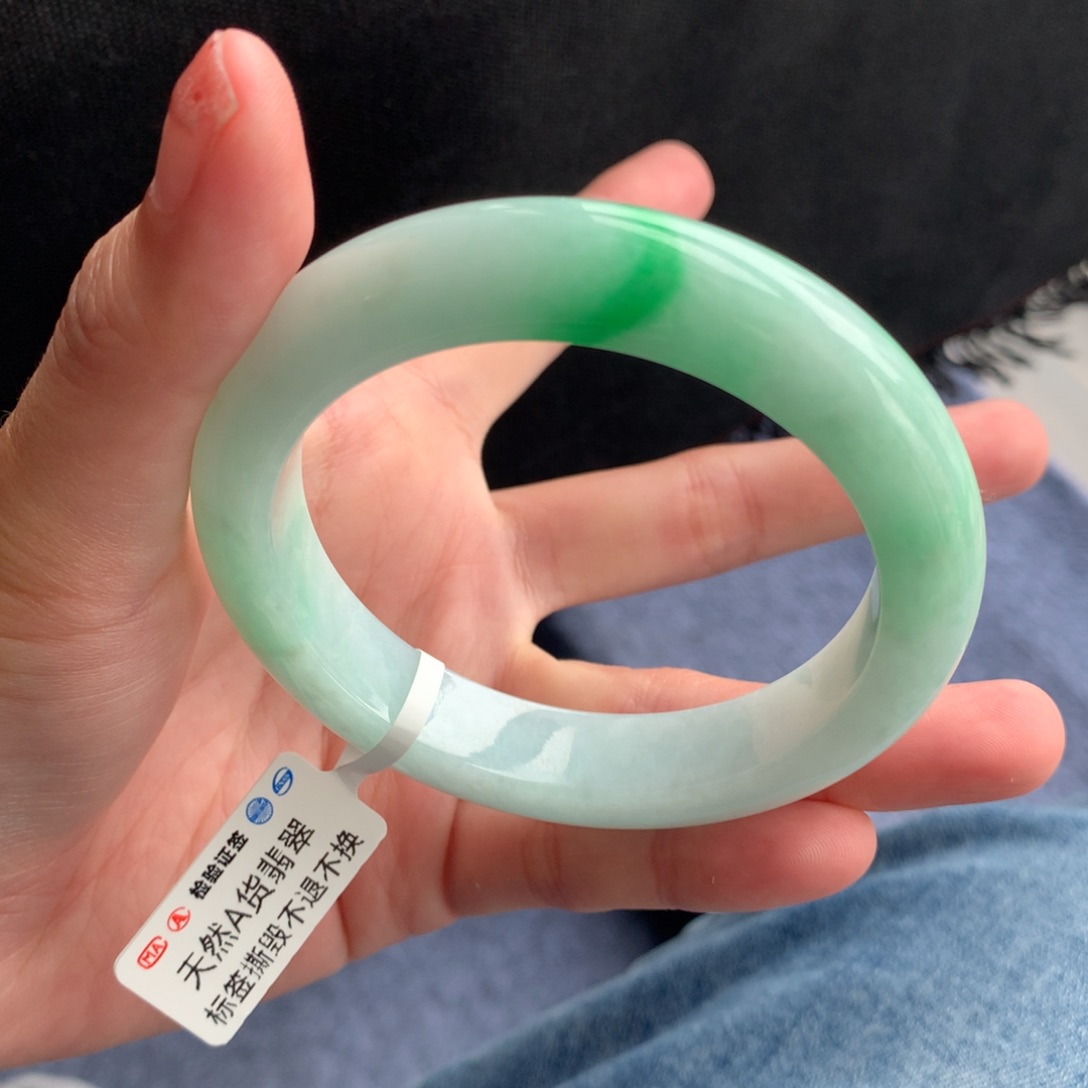 翡翠未镶嵌手镯阳绿飘色