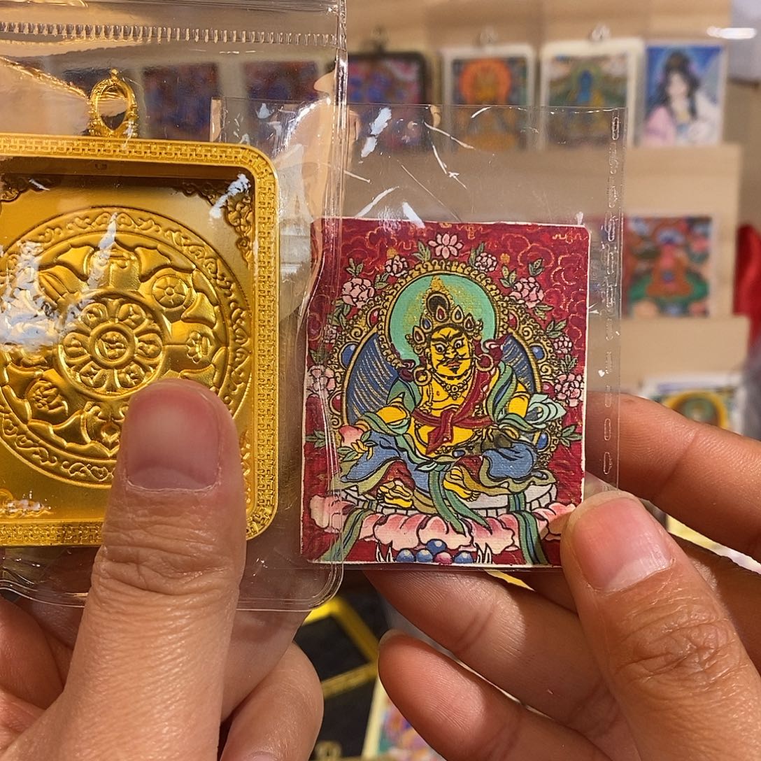 乐***肤吊坠纯手绘唐卡黄财