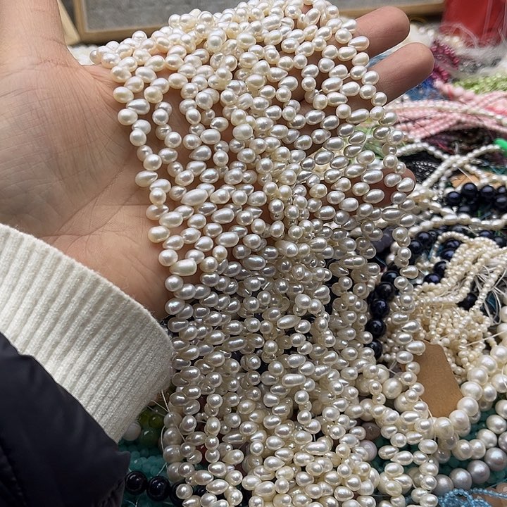 玛瑙/玉髓珠宝半成品未镶嵌一条4.5mm左右二八孔珍珠