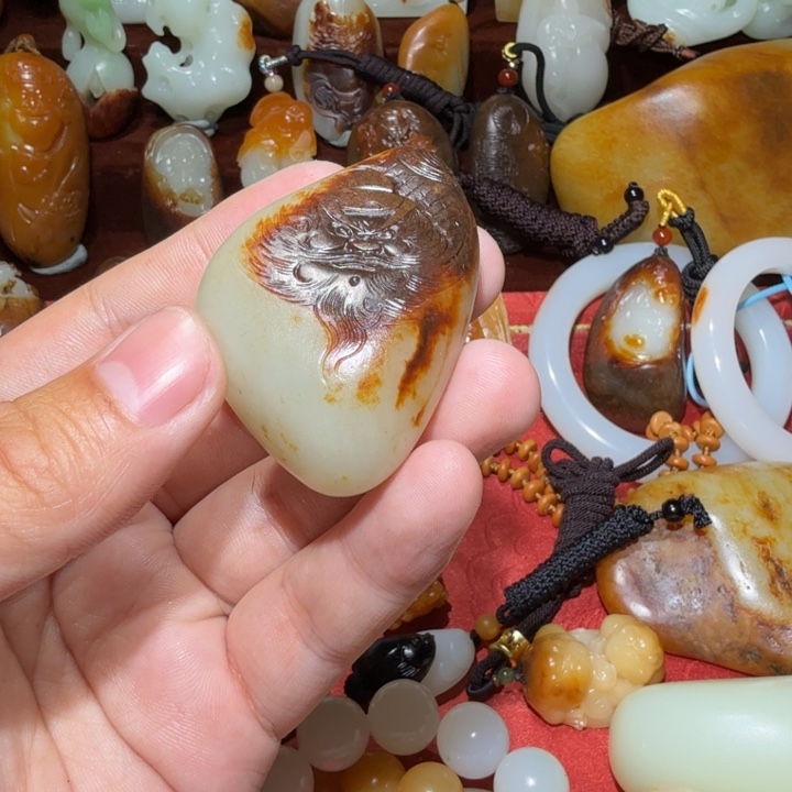 和田玉颈饰未镶嵌炮**人