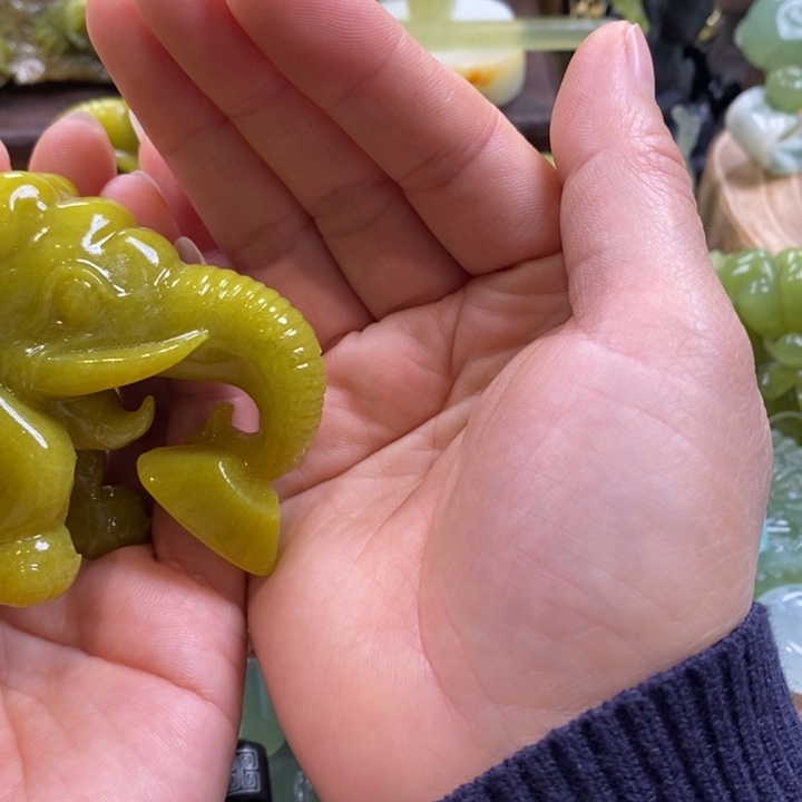 妮***儿蛇纹石玉未镶嵌手把