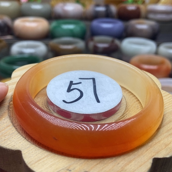 未镶嵌手镯石英质玉