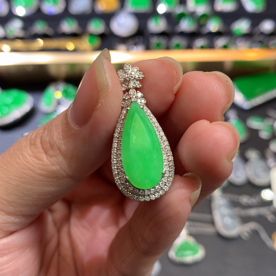 翡翠吊坠(不含链)18K金镶嵌