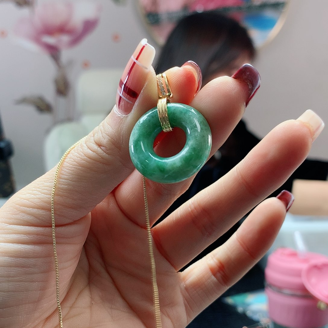 【闪购商品】翡翠吊坠(赠链)未镶嵌