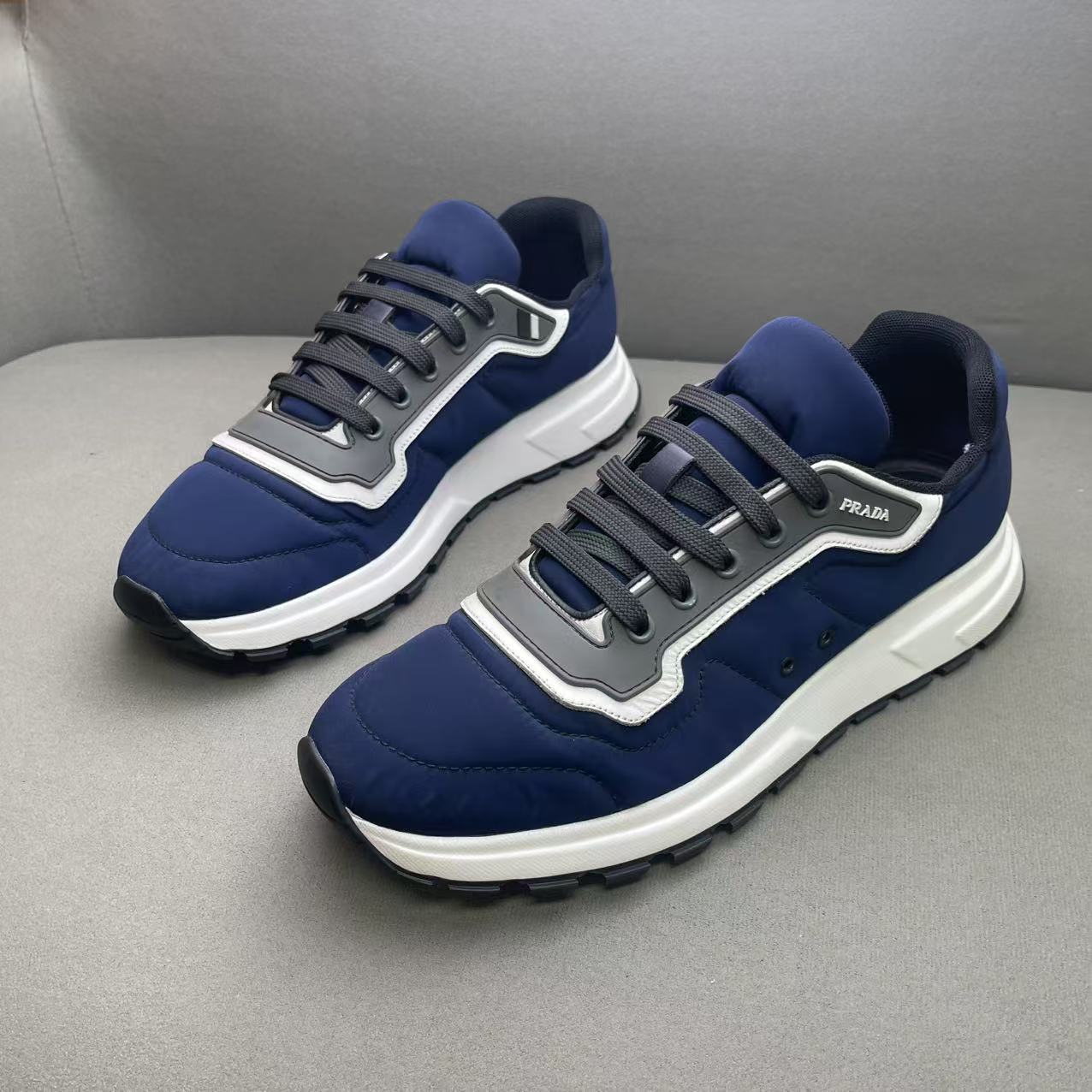 99新 Prada/普拉达 蓝色网面侧边logo时尚百搭透气运动鞋 42码