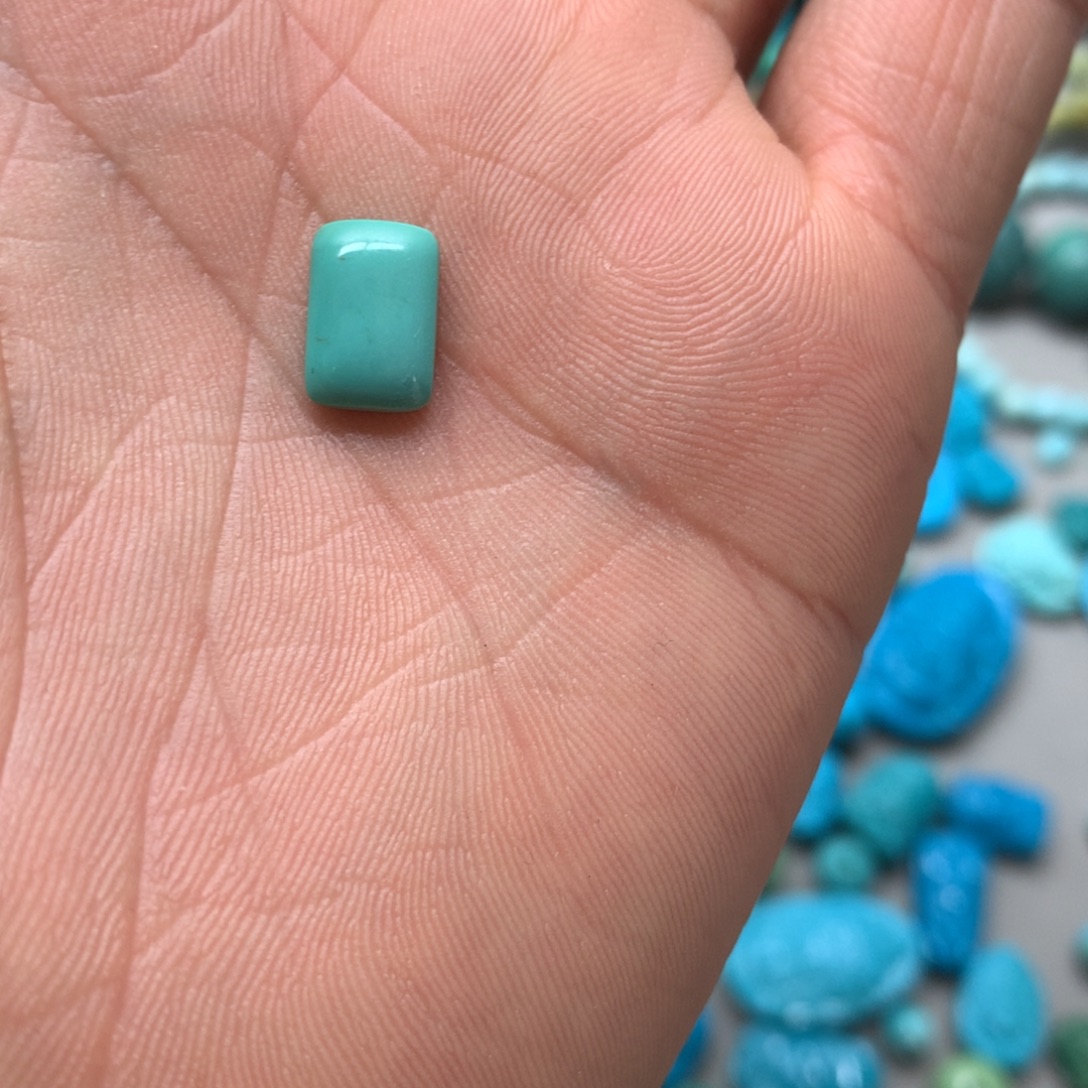 绿松石未镶嵌颈饰