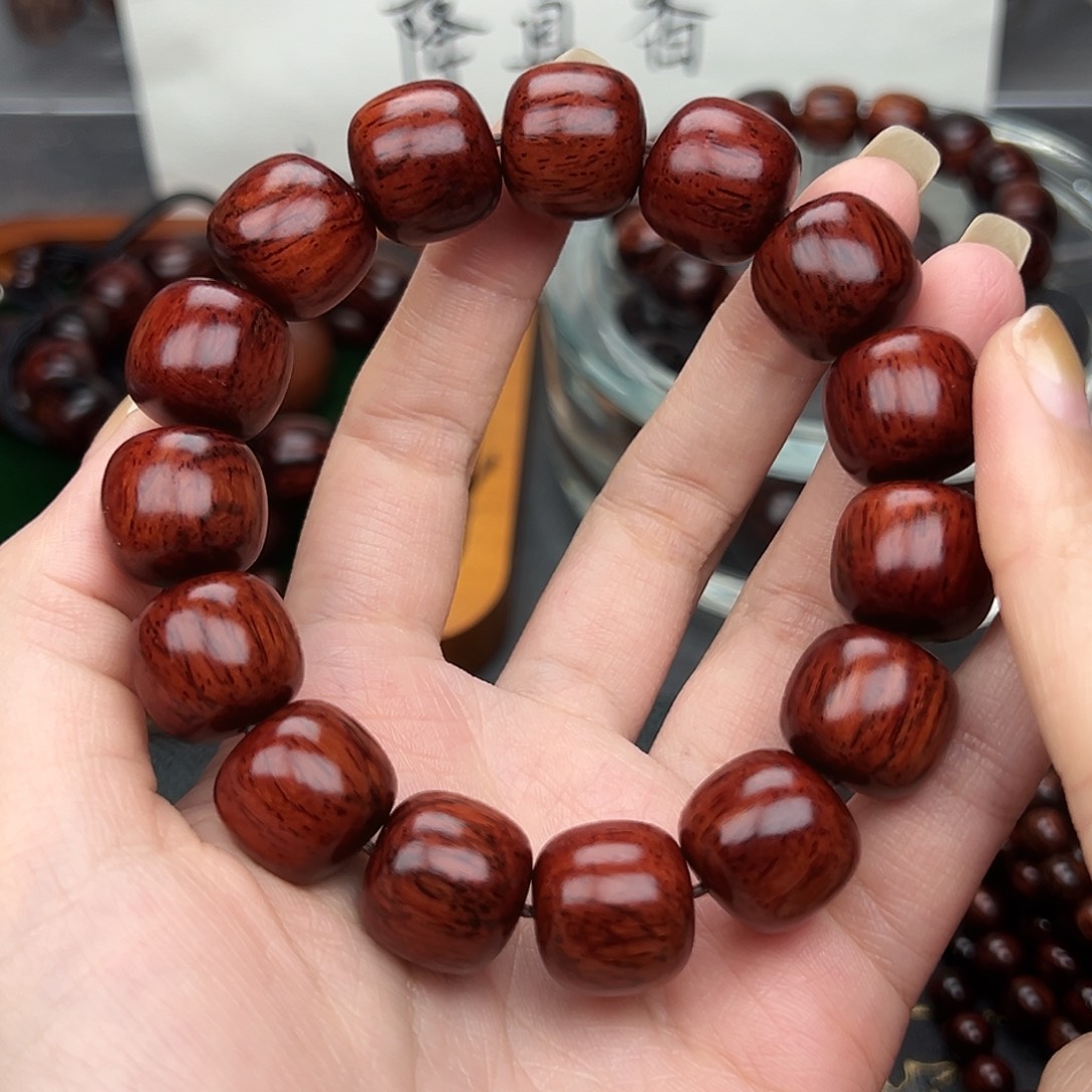 做***人木1516海南红降红油芝麻点浮力