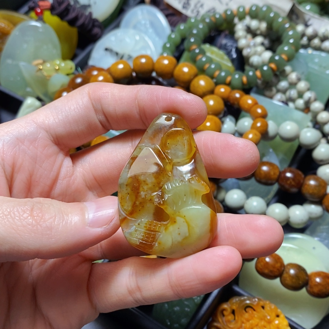 蛇纹石玉未镶嵌颈饰