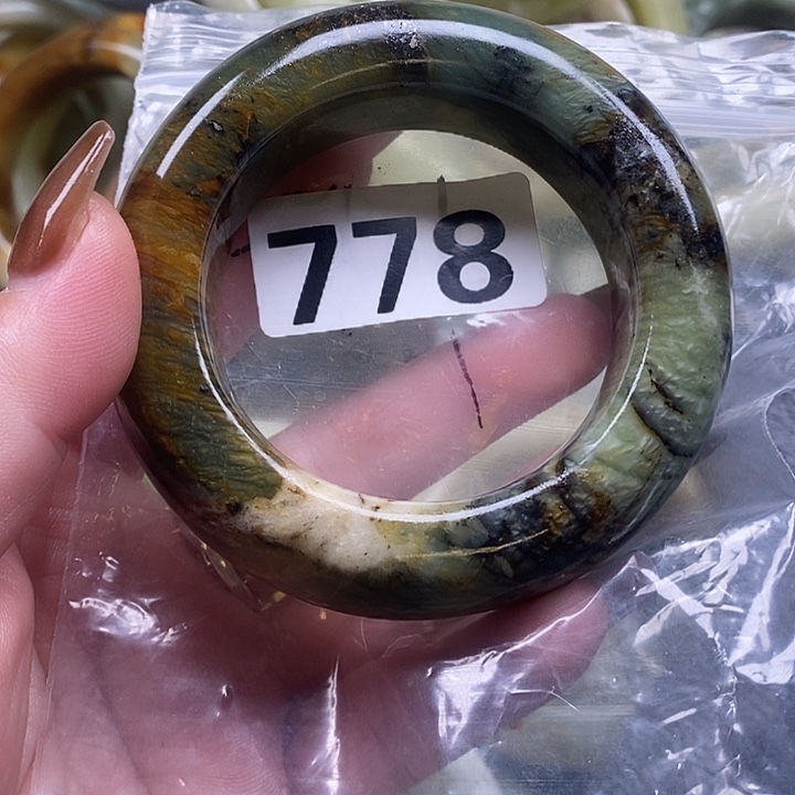 淼***鑫蛇纹石玉未镶嵌手镯