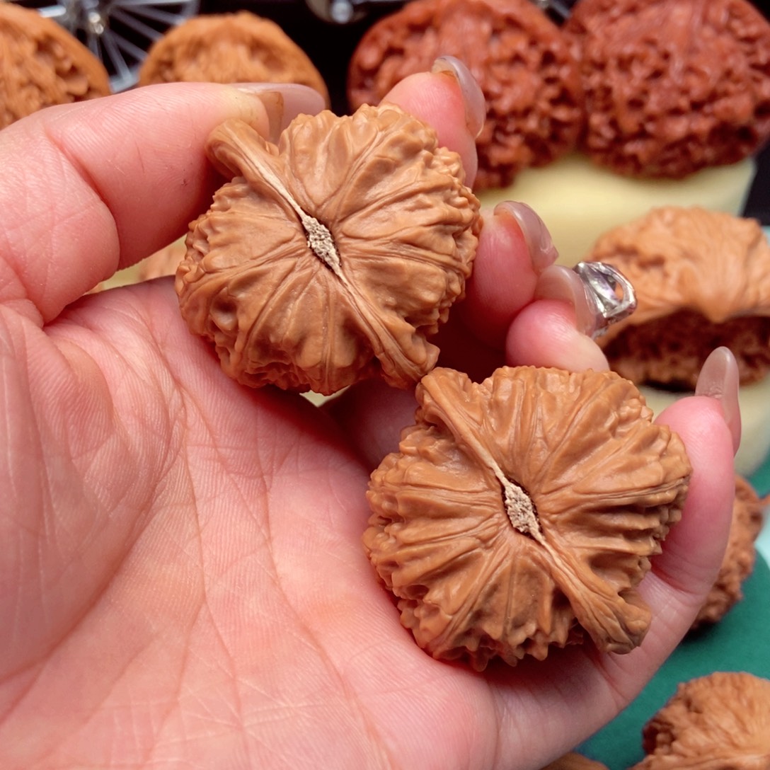 吊坠文玩核桃白狮42已打底