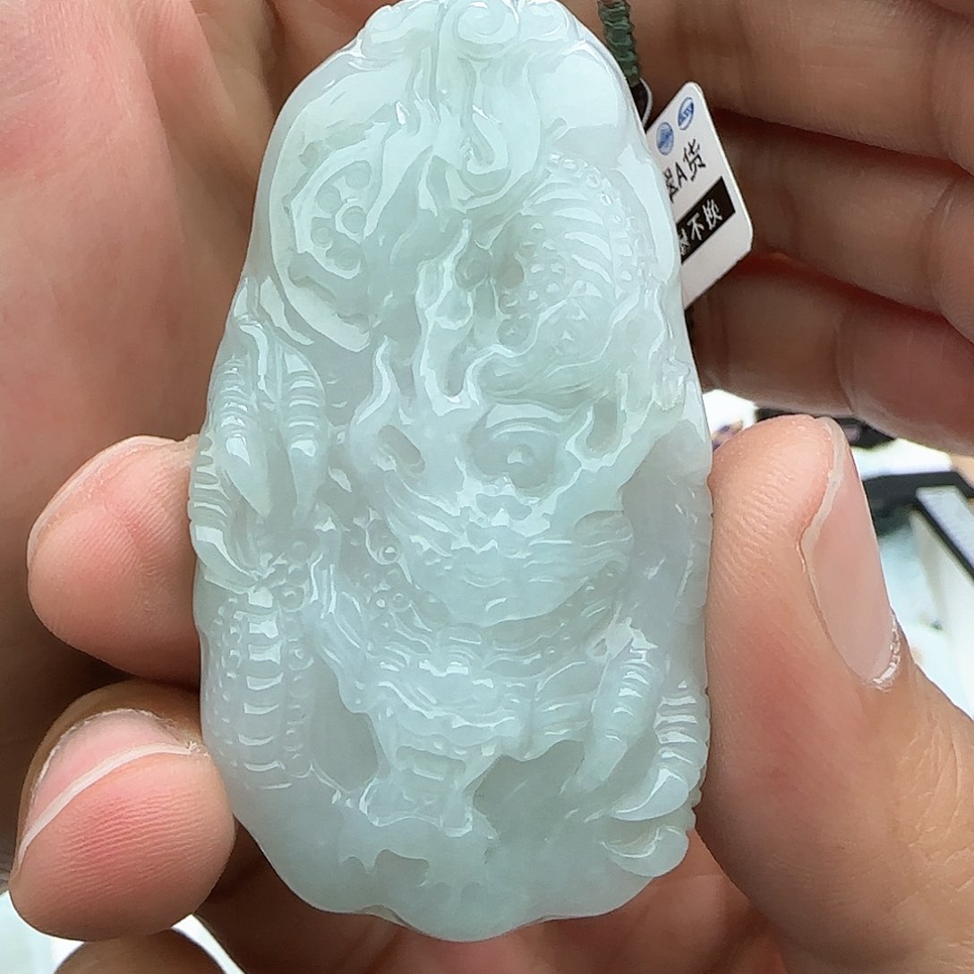翡翠颈饰未镶嵌余**贵翡翠