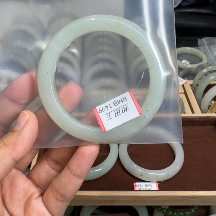 丫***丫和田玉（糖玉）未镶嵌手镯