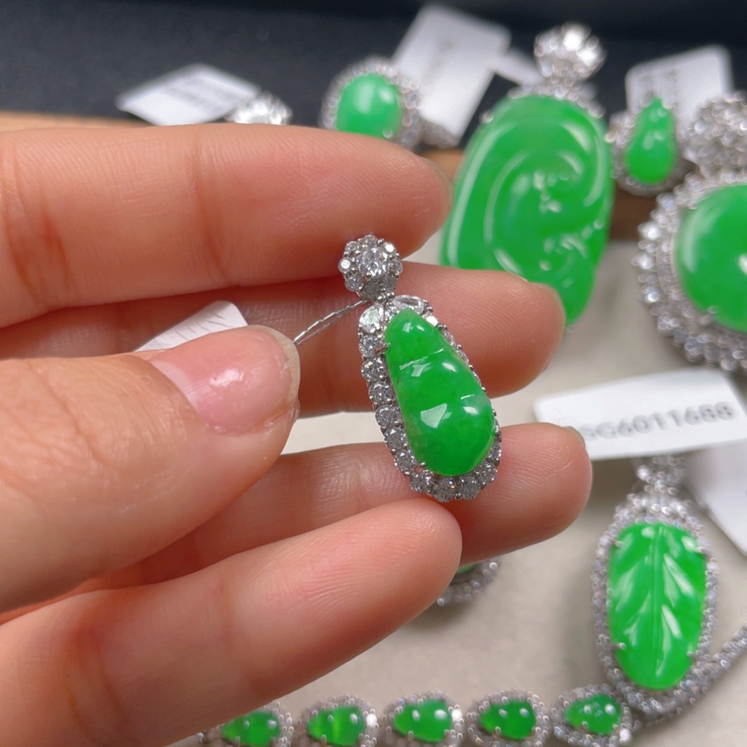 翡翠颈饰银S925镶嵌翡翠