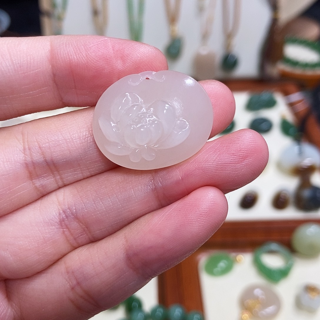 j***y颈饰未镶嵌和田玉