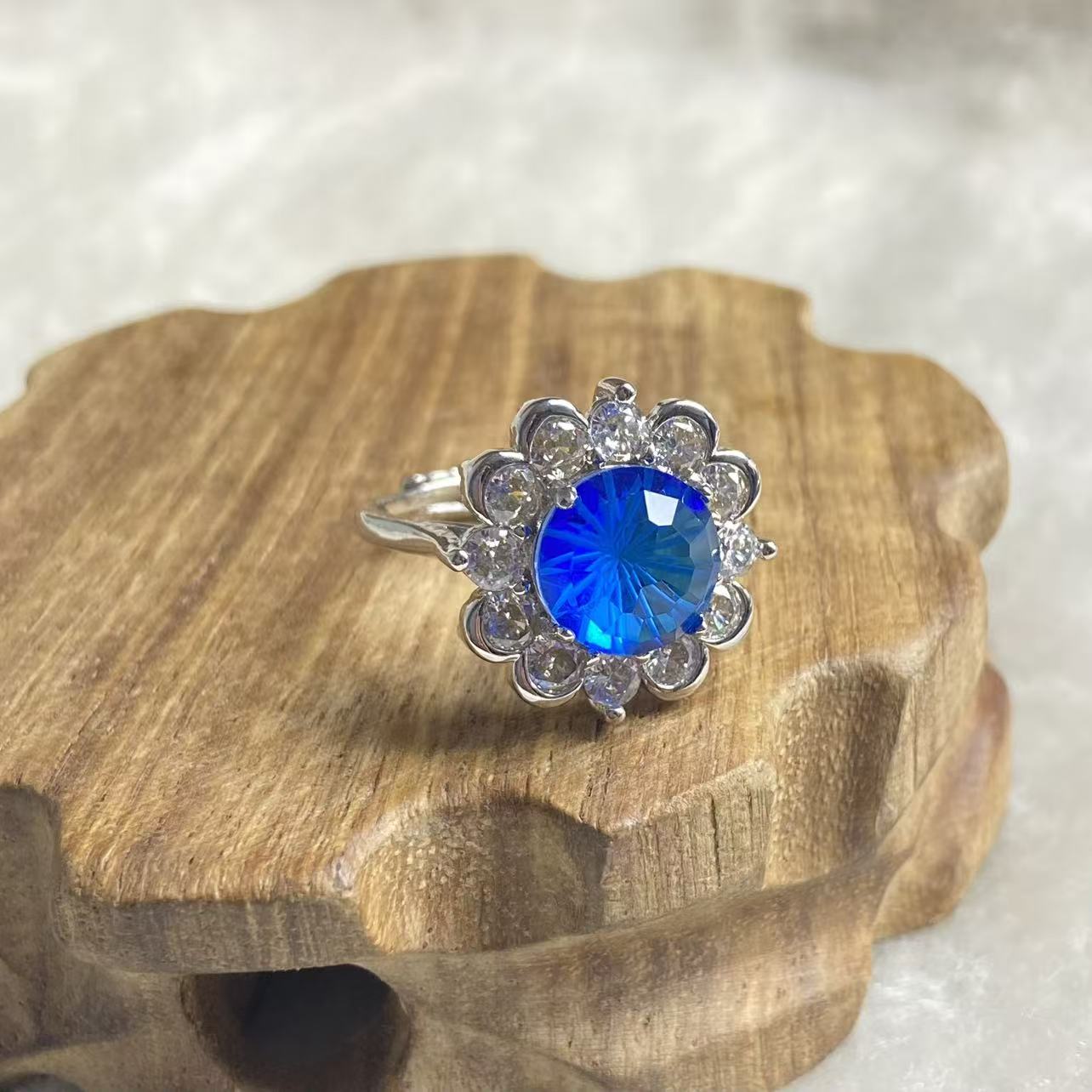 Y典藏品 蓝花形戒指美观大气美轮美奂尽显魅力