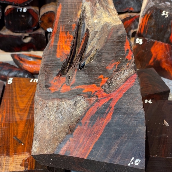 见***房交趾黄檀（大红酸枝）