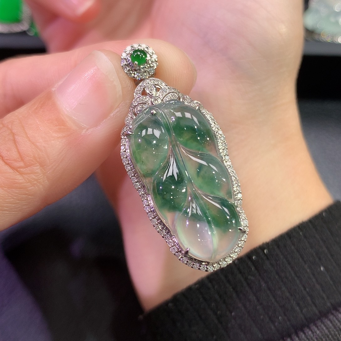 翡翠18K金镶嵌吊坠(赠链)