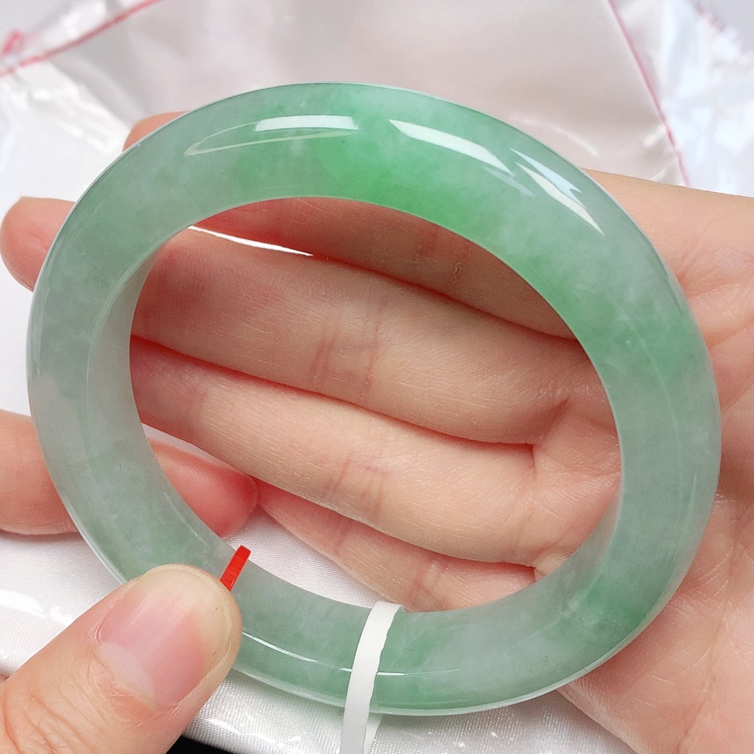 翡翠手镯未镶嵌抖音576