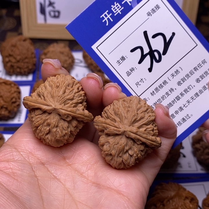 文玩核桃吊坠36白狮子362