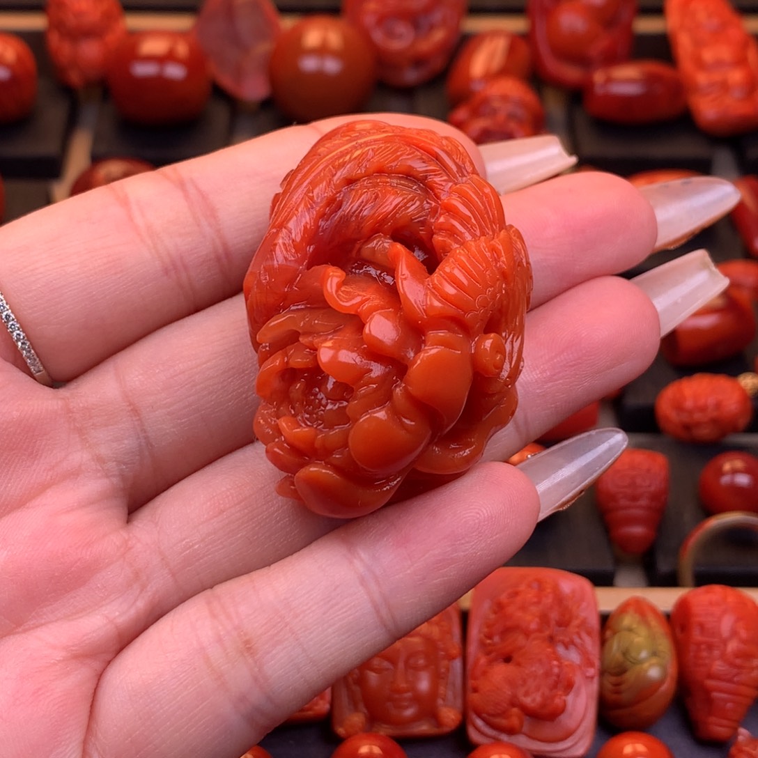 南红玛瑙未镶嵌保山凤戏牡丹吊坠38.5g