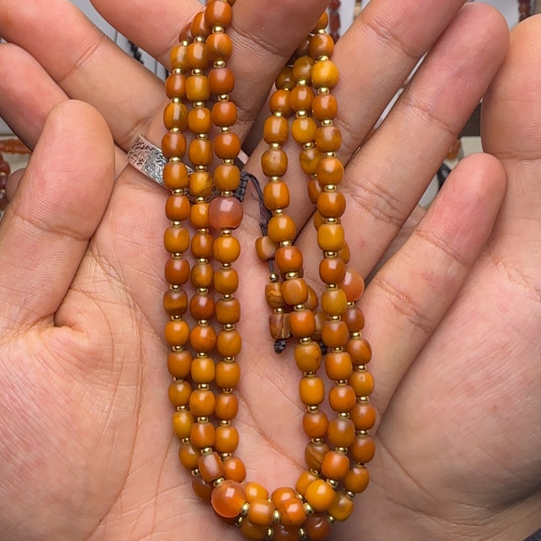 琥珀裸石未镶嵌vjgughuhu