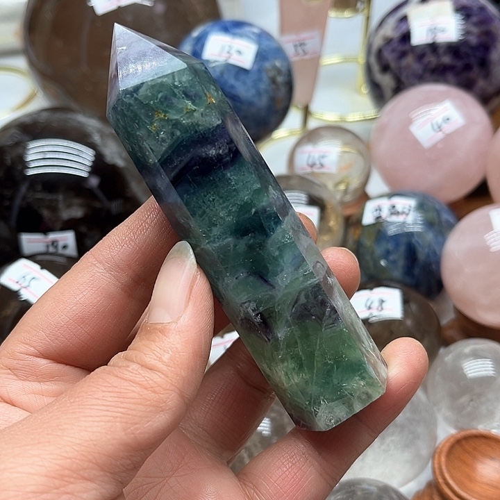 萤石135克萤石柱子未镶嵌