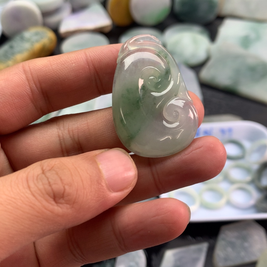 翡翠未镶嵌颈饰如意 成品