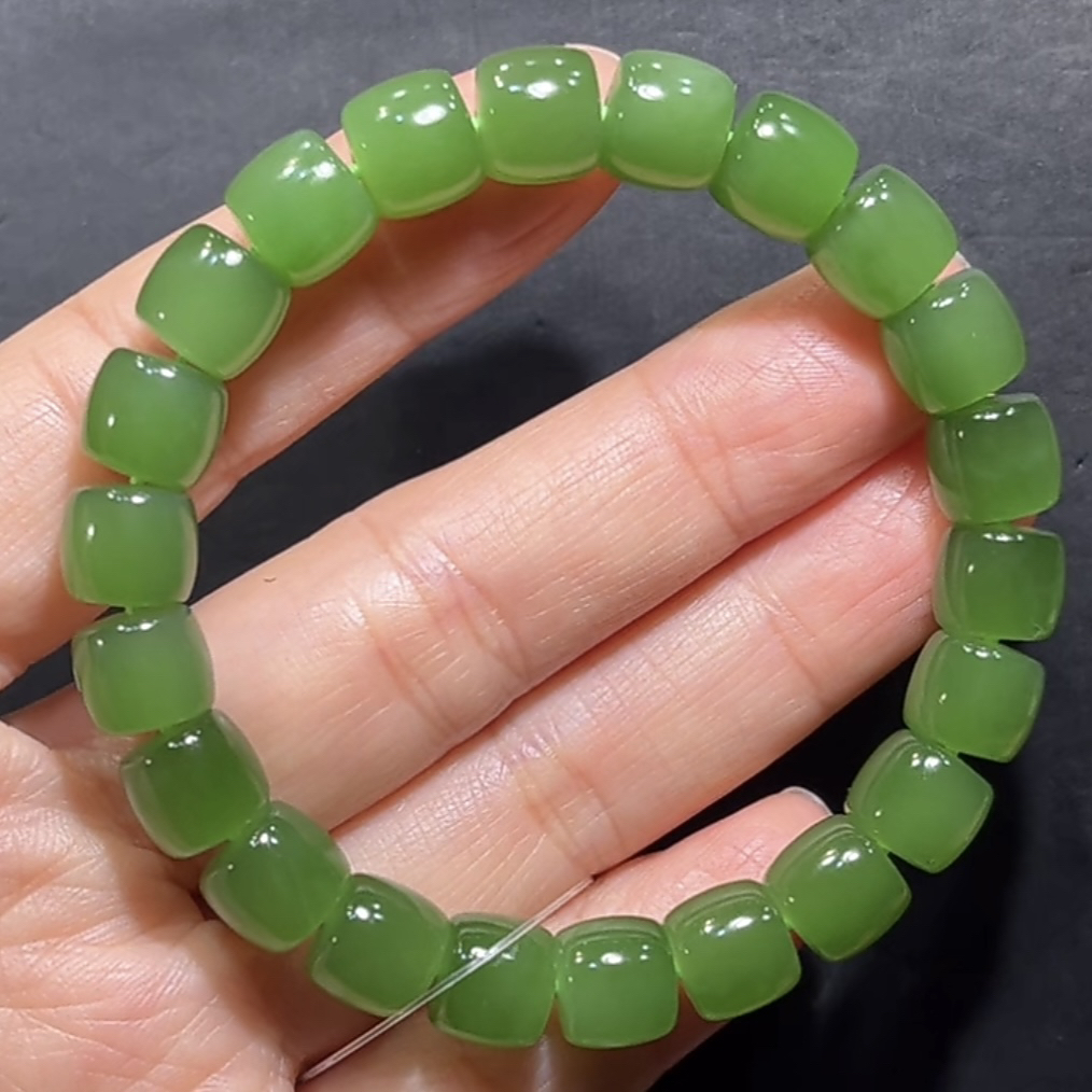 和田玉俄料碧玉冰底果阳绿手串9×8mm直切