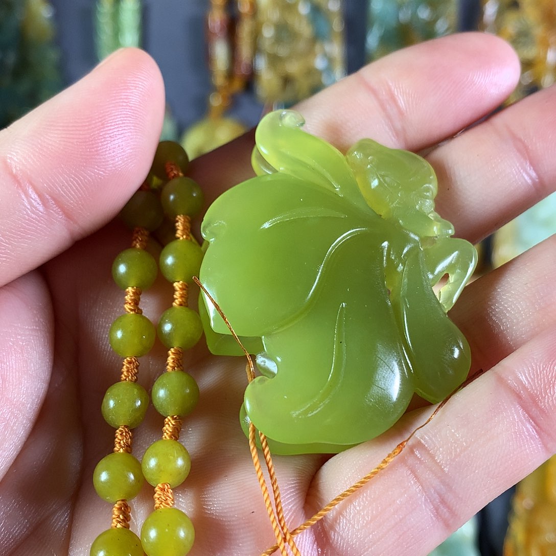 蛇纹石玉未镶嵌吊坠(赠链)