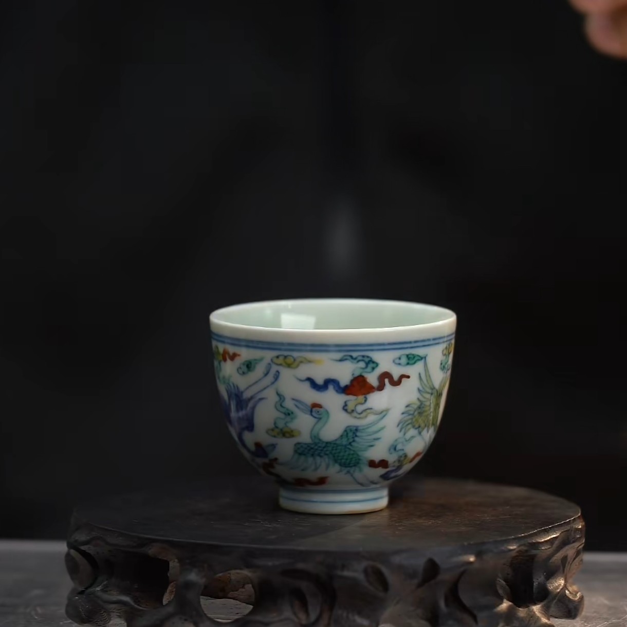 斗彩祥云仙鹤纹杯