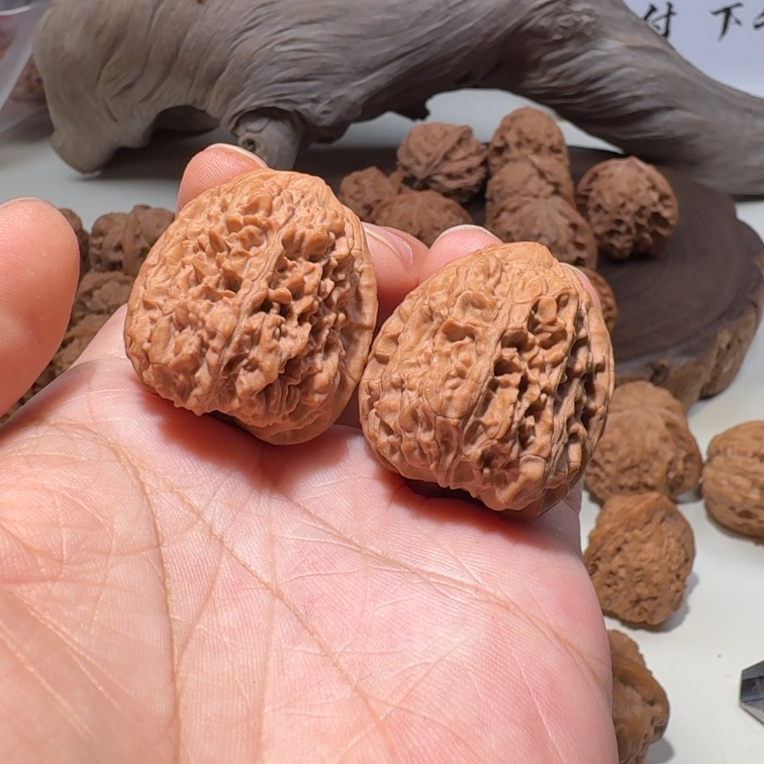 文玩核桃吊坠锯齿虎
