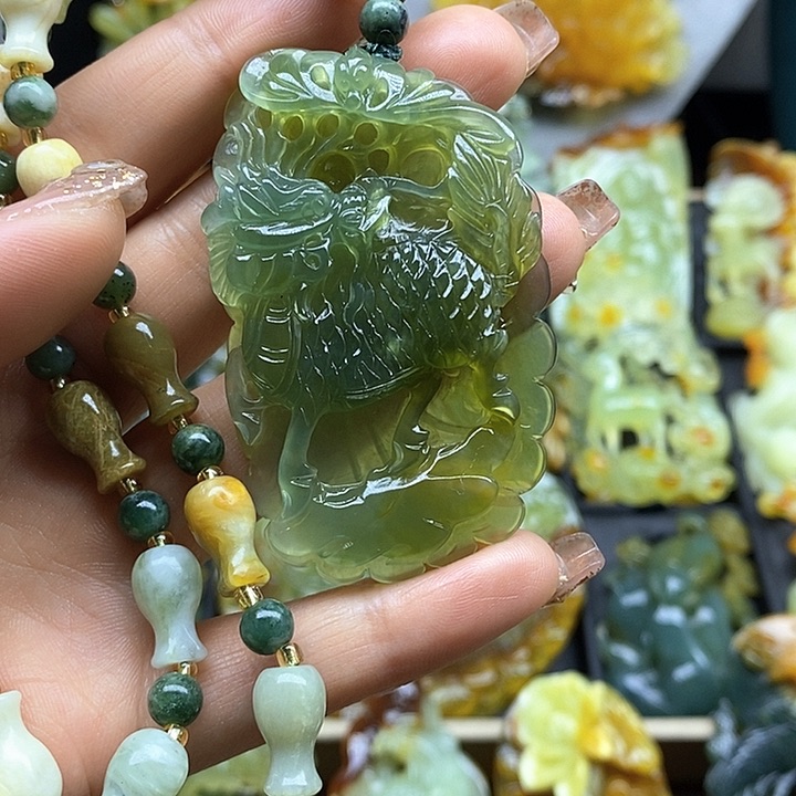 蛇纹石玉挂件未镶嵌