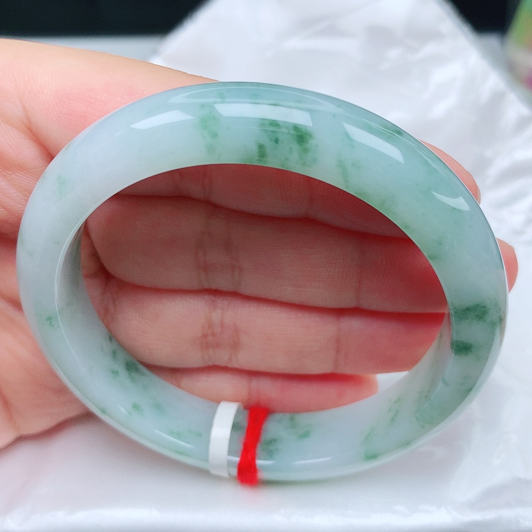 翡翠手镯未镶嵌22小绿花