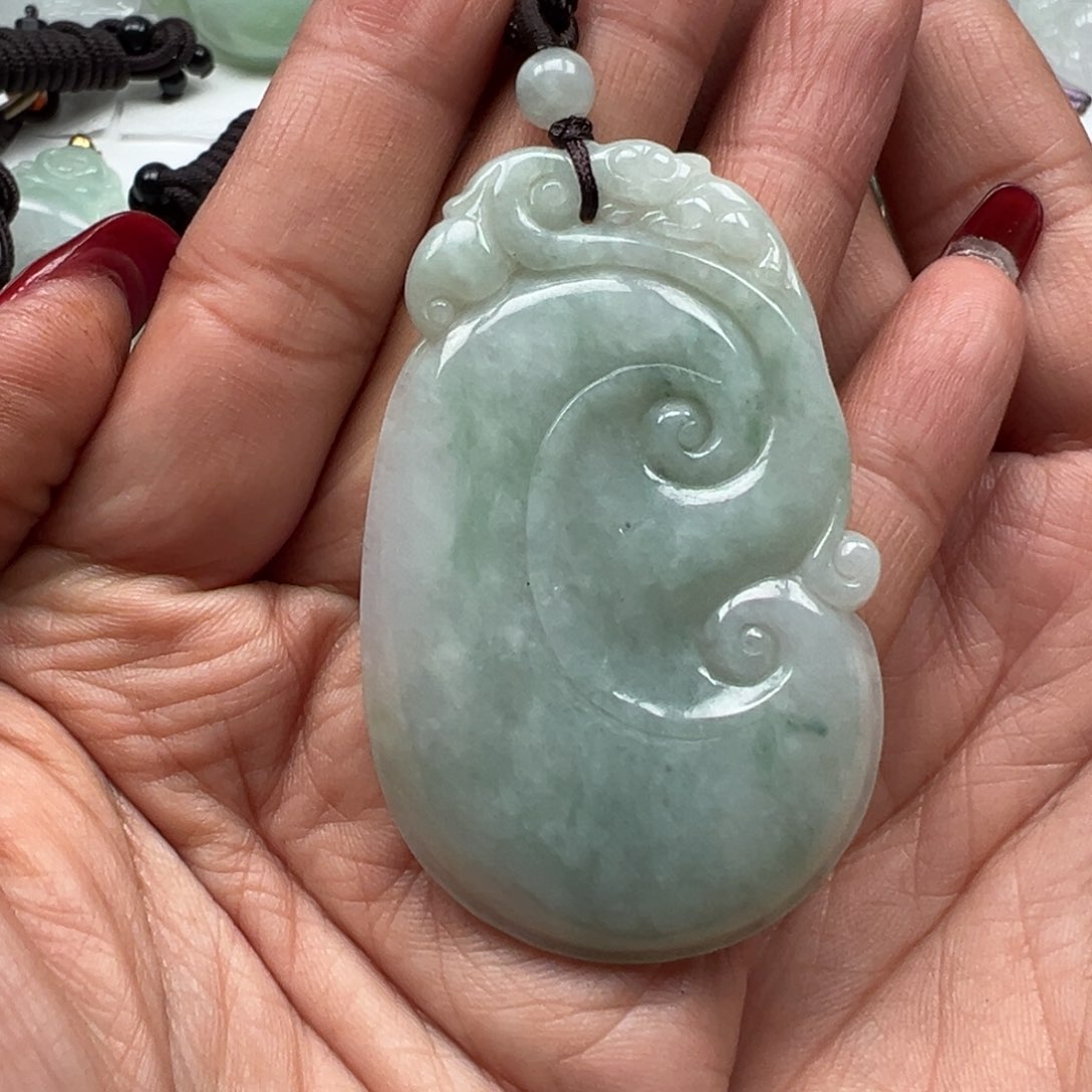 翡翠颈饰未镶嵌如意