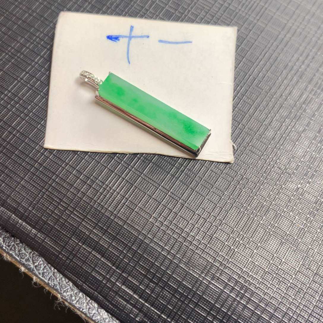 翡翠18K金镶嵌颈饰翡翠