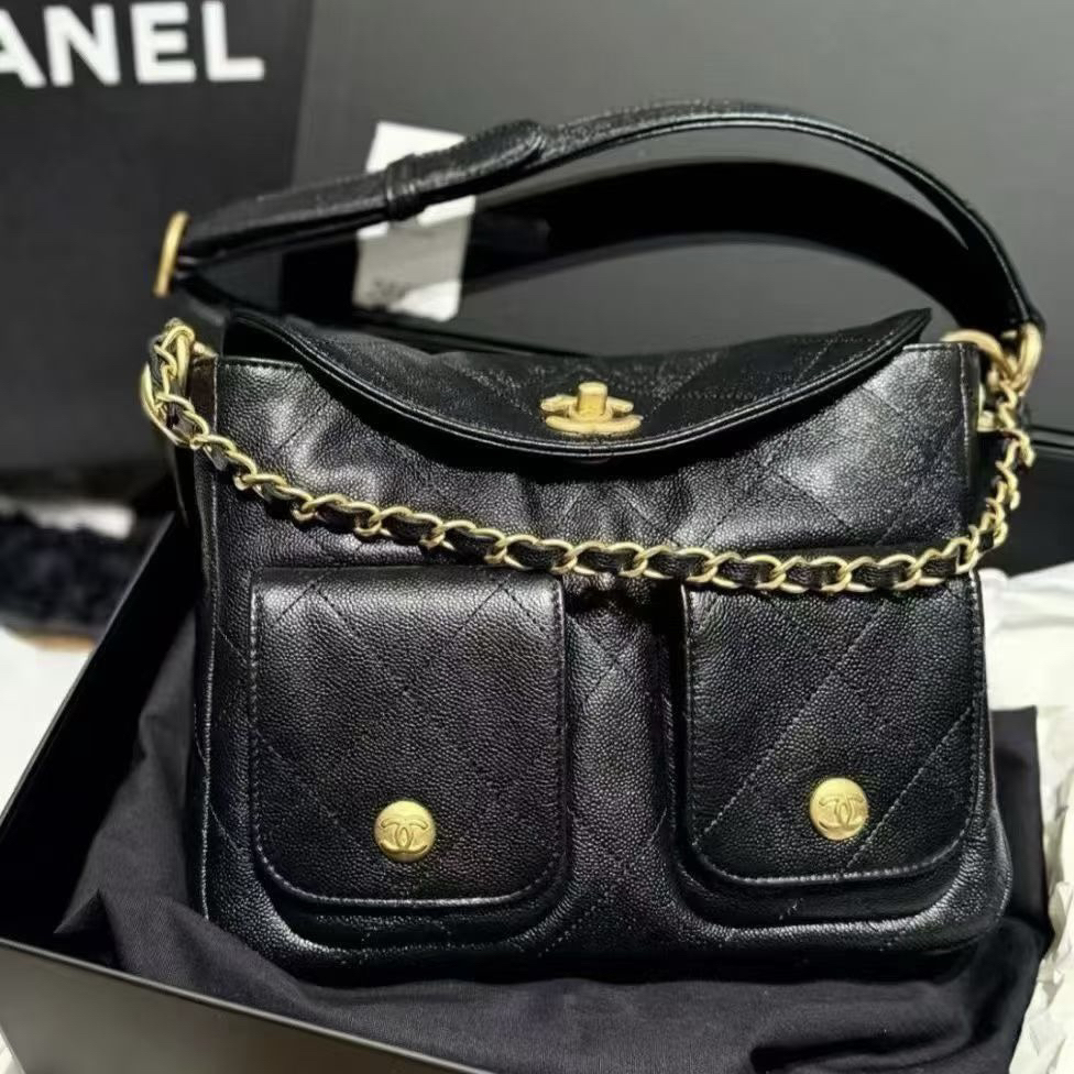 未使用 Chanel/香奈儿 25p 黑金荔枝牛皮邮差包小号 芯片款斜挎包