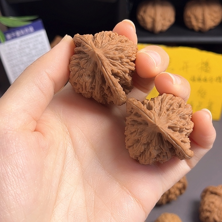 文玩核桃把件麦穗虎头