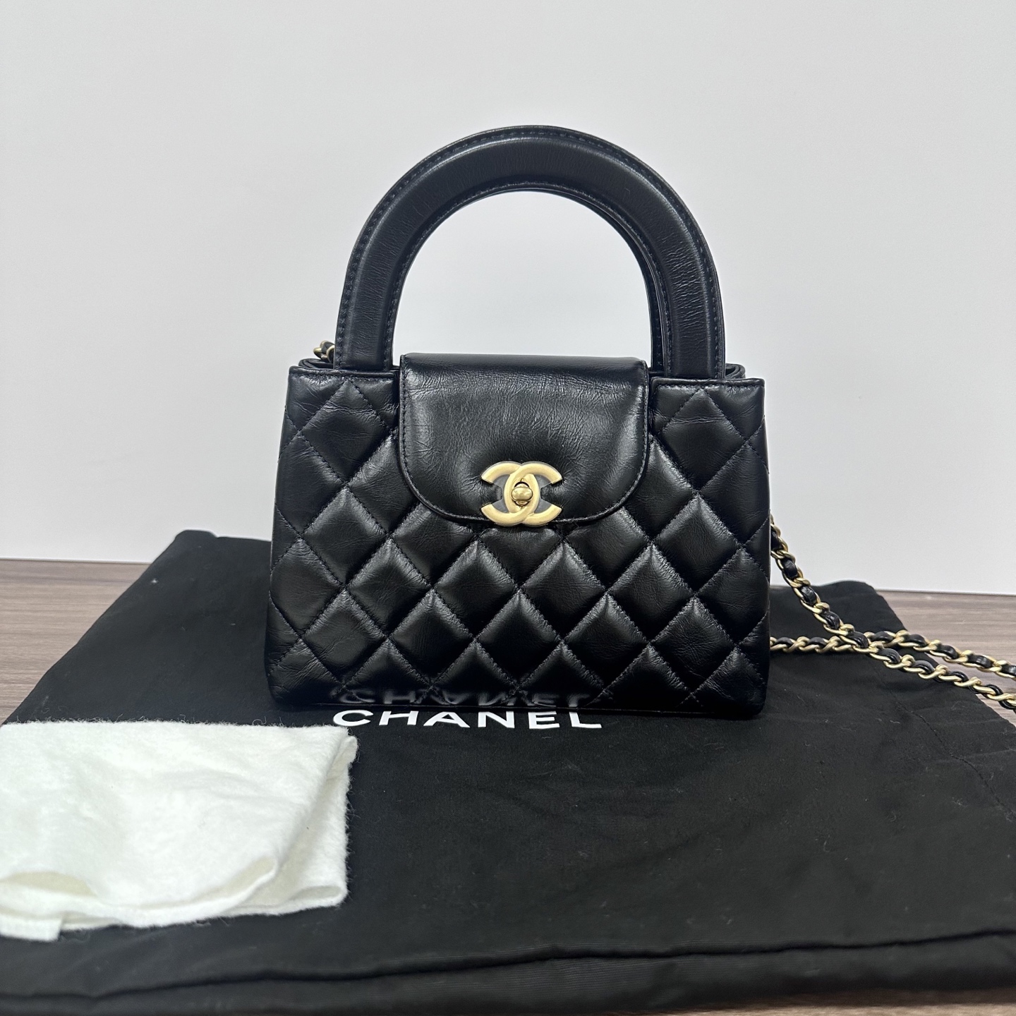 99新 Chanel/香奈儿 25a黑金Kelly nano手提斜挎包 41483