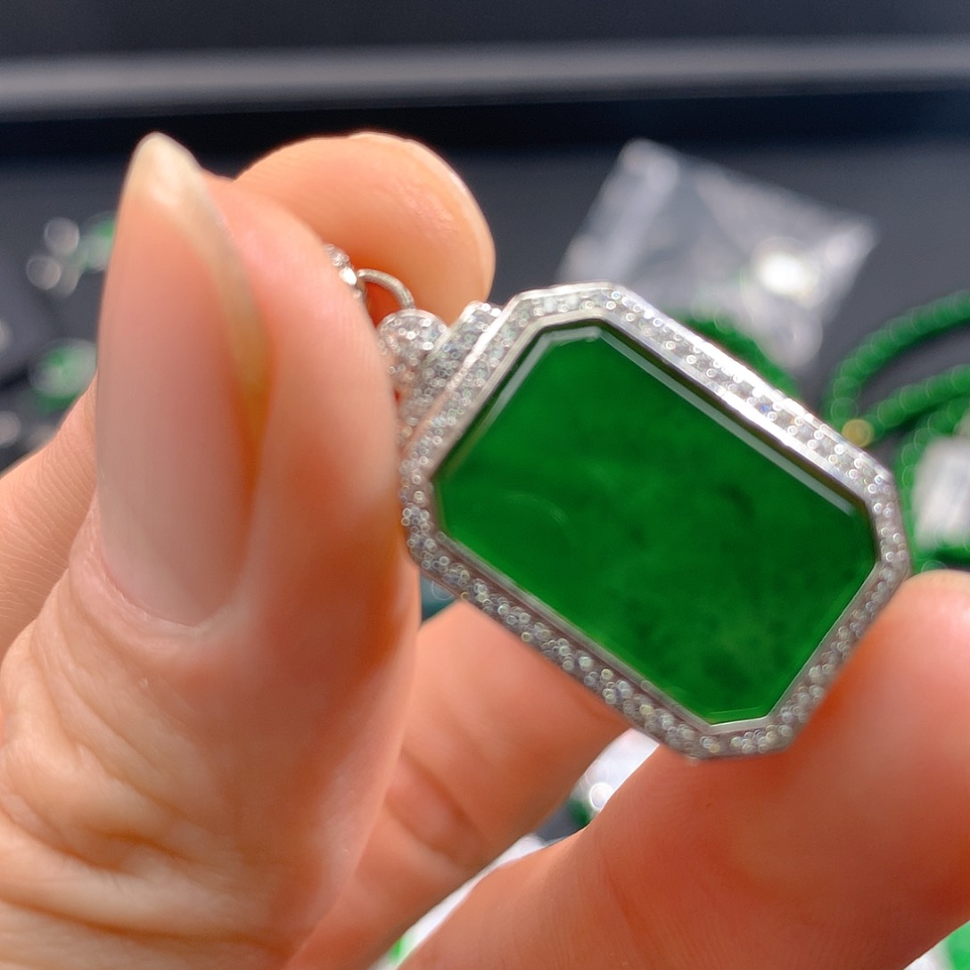 翡翠手链未镶嵌翡翠