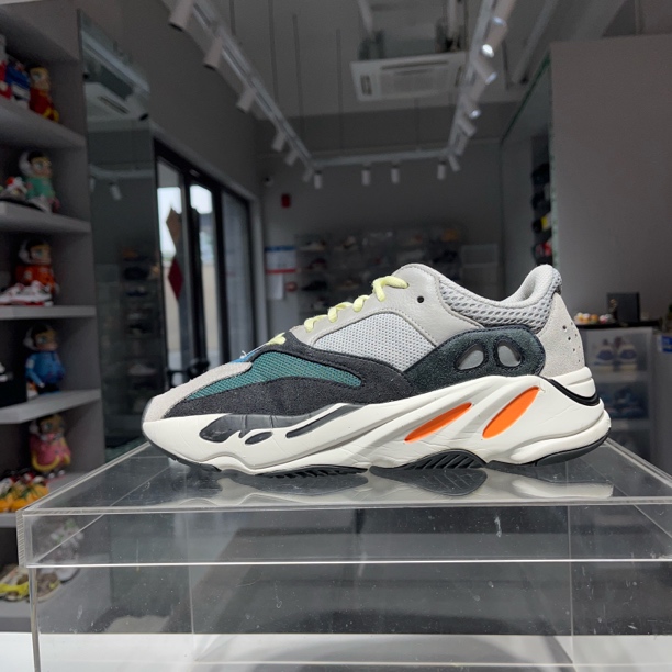 43码 Yeezy700初代 原盒 43码 成色不错 球鞋小剐蹭 内衬小磨损