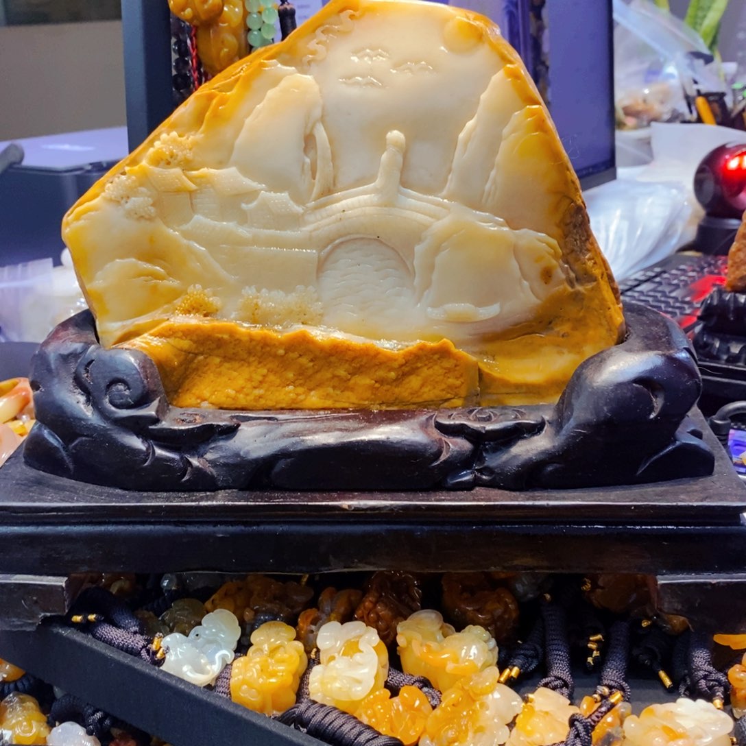 颈饰未镶嵌石英岩玉